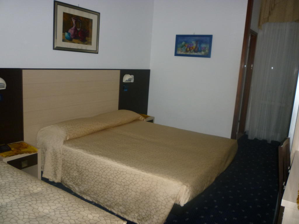 Hotel Tilly Cesenatico Room photo